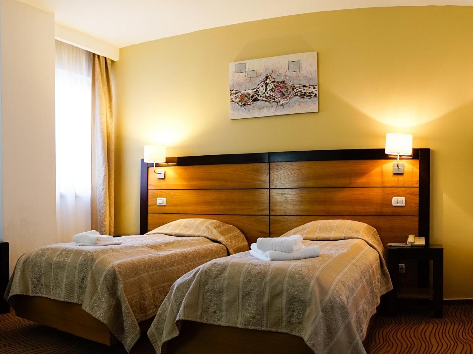 Hotel Criss Бухарест Екстер'єр фото